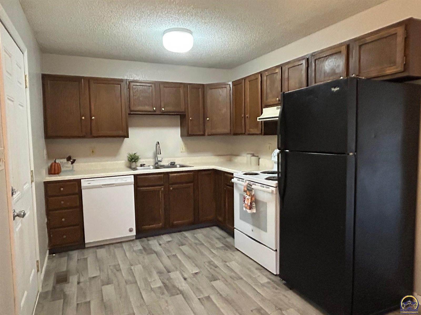 2412 SE Quincy CT, Topeka, KS 66605