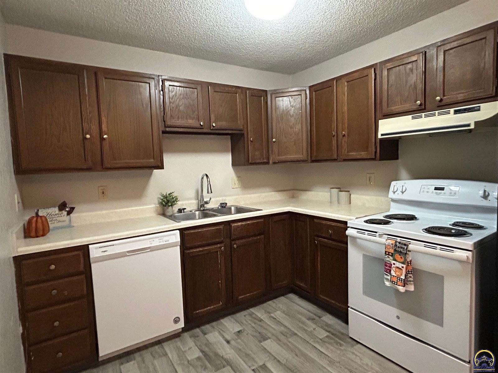 2412 SE Quincy CT, Topeka, KS 66605