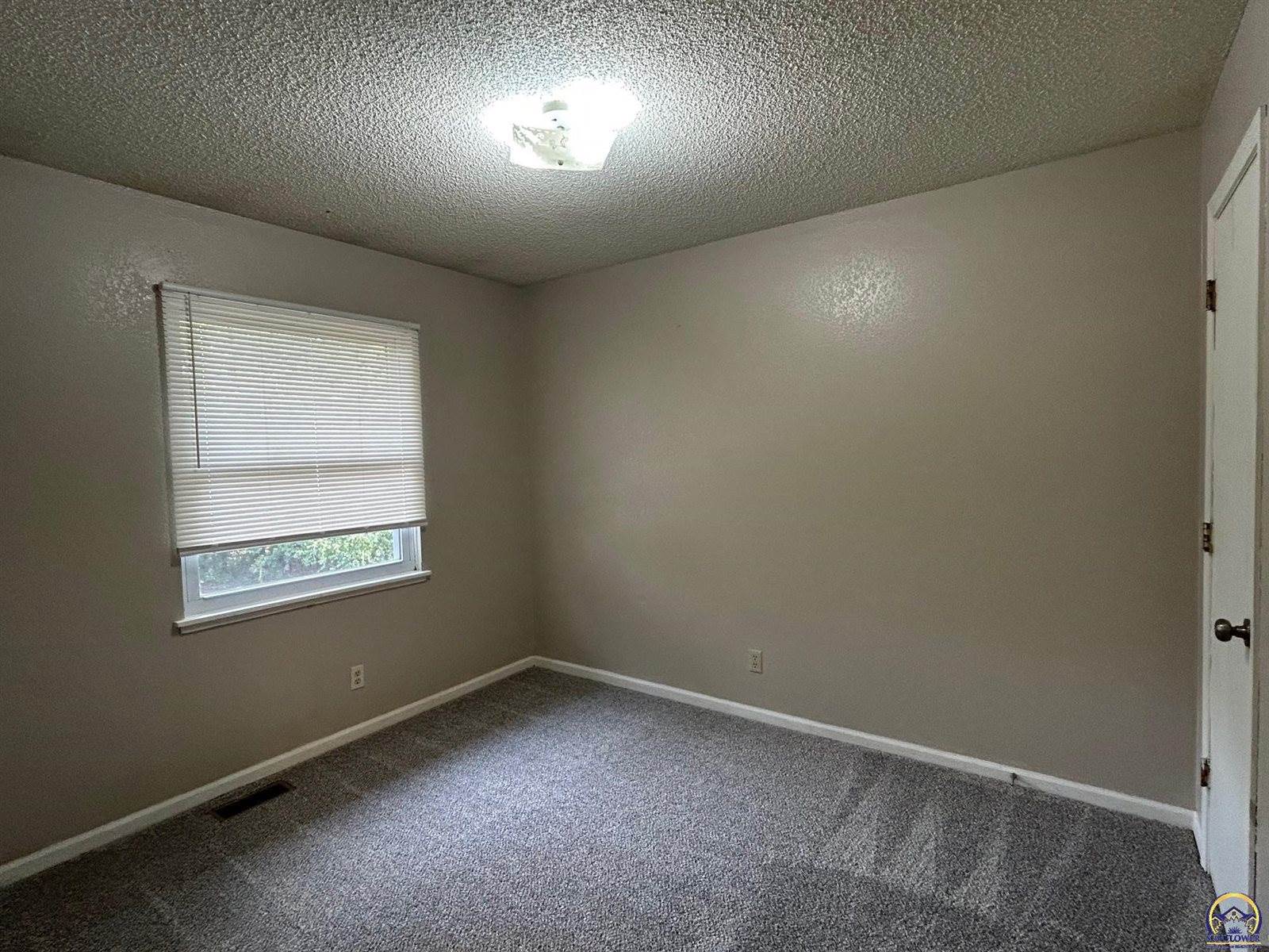 2412 SE Quincy CT, Topeka, KS 66605