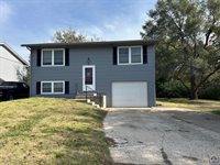 2412 SE Quincy CT, Topeka, KS 66605