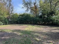 2412 SE Quincy CT, Topeka, KS 66605