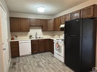 2412 SE Quincy CT, Topeka, KS 66605