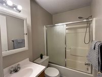 2412 SE Quincy CT, Topeka, KS 66605