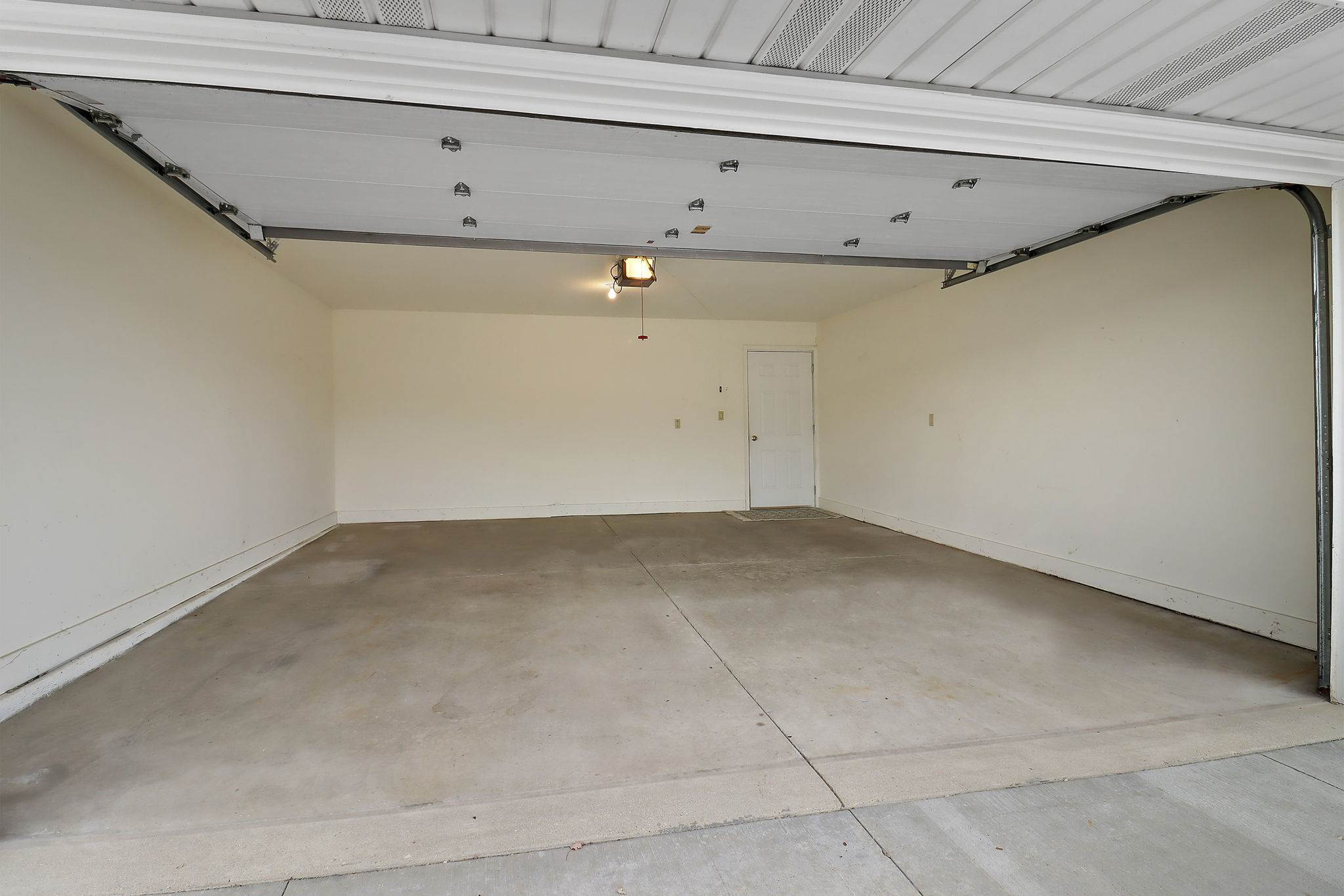 1256 Village Centre Dr, Kenosha, WI 53144