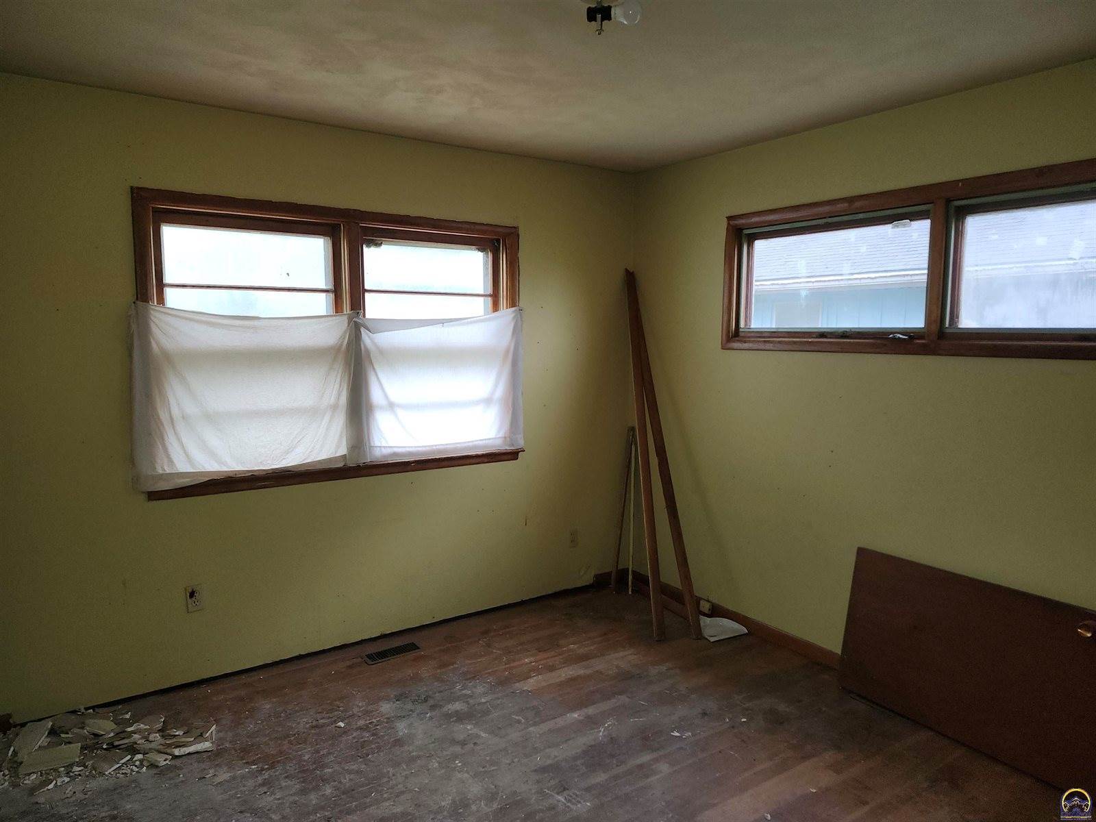 1000 SE Bellview Ave, Topeka, KS 66607