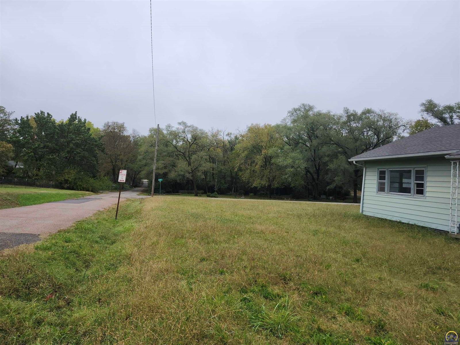 1000 SE Bellview Ave, Topeka, KS 66607