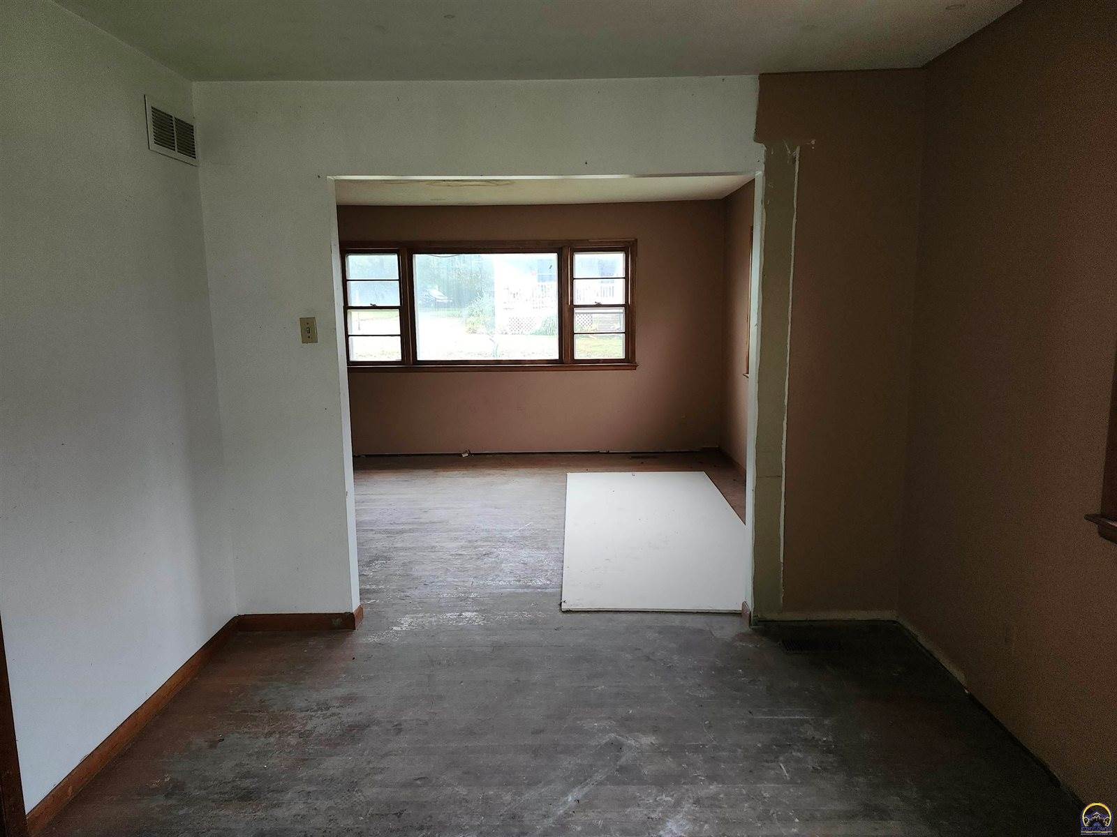 1000 SE Bellview Ave, Topeka, KS 66607