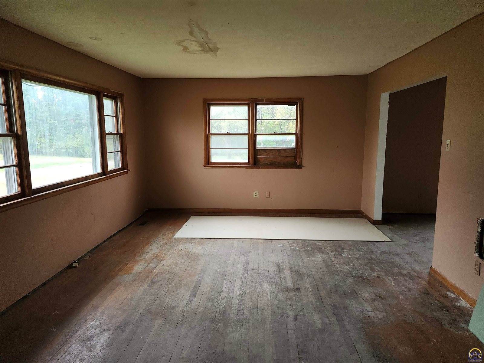 1000 SE Bellview Ave, Topeka, KS 66607