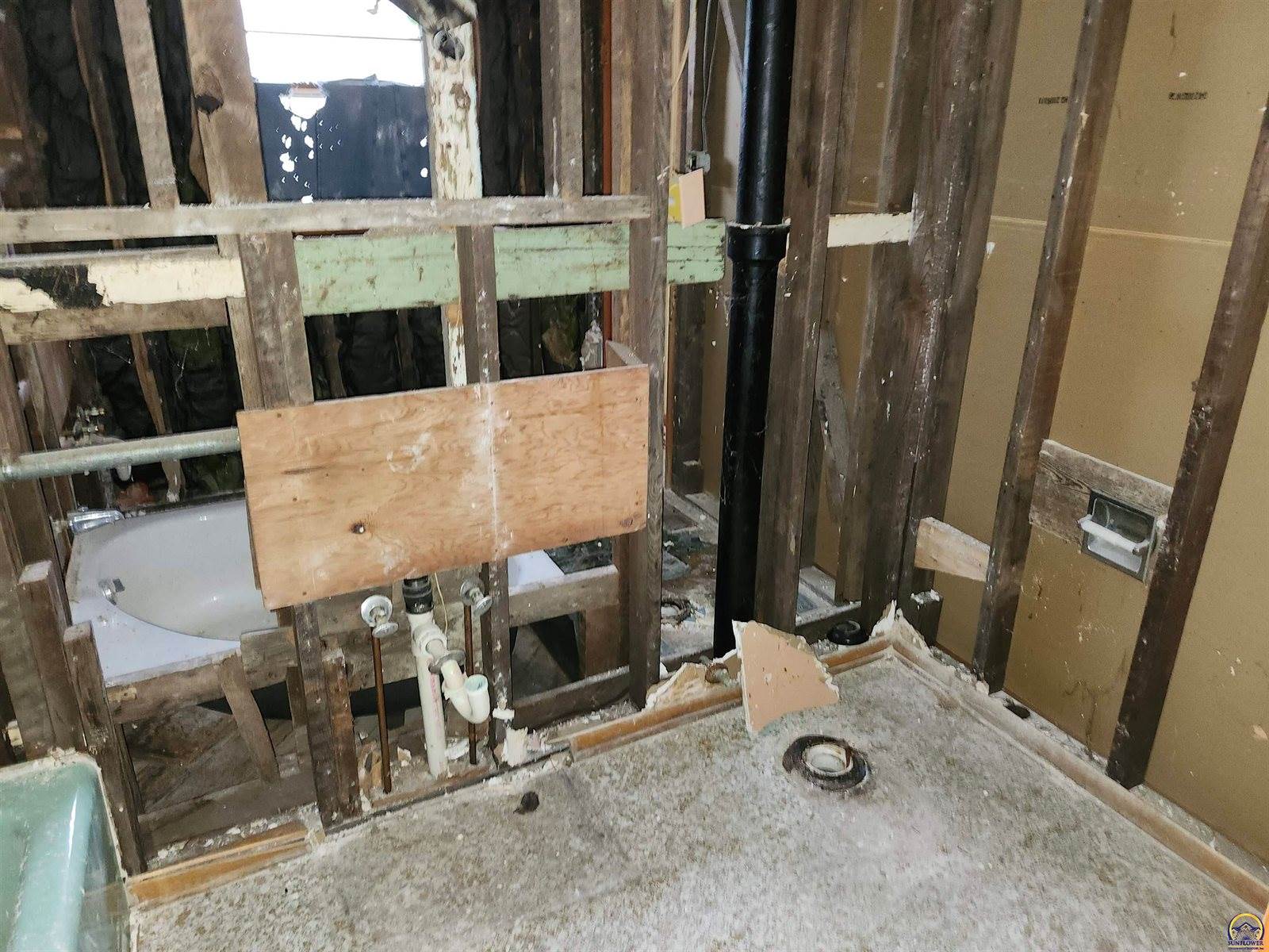 1000 SE Bellview Ave, Topeka, KS 66607