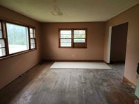 1000 SE Bellview Ave, Topeka, KS 66607