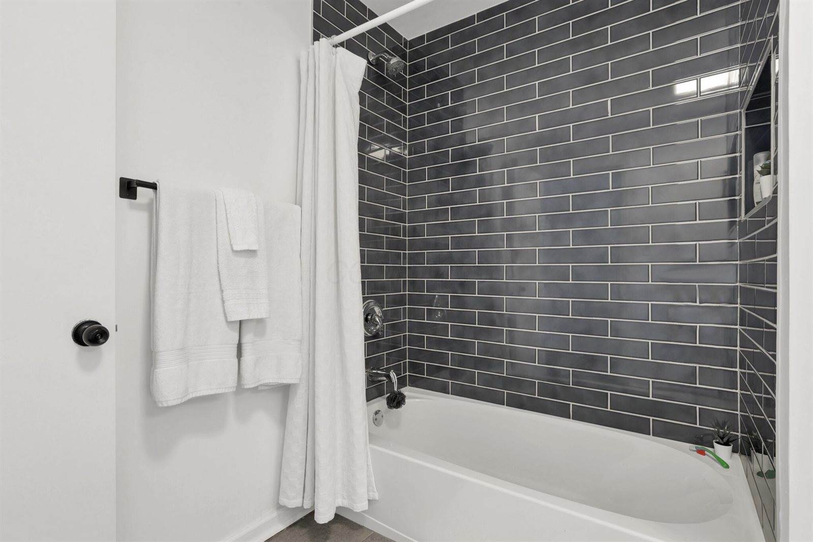 1529 East Whittier Street, Columbus, OH 43206