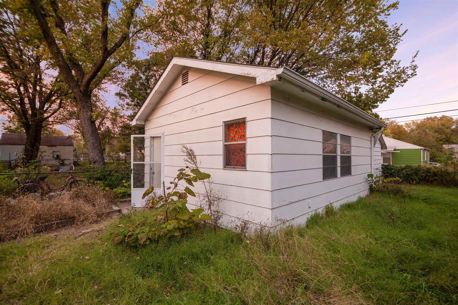 836 South Fountain St, Wichita, KS 67218