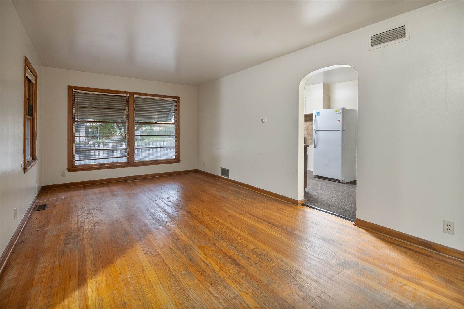 836 South Fountain St, Wichita, KS 67218