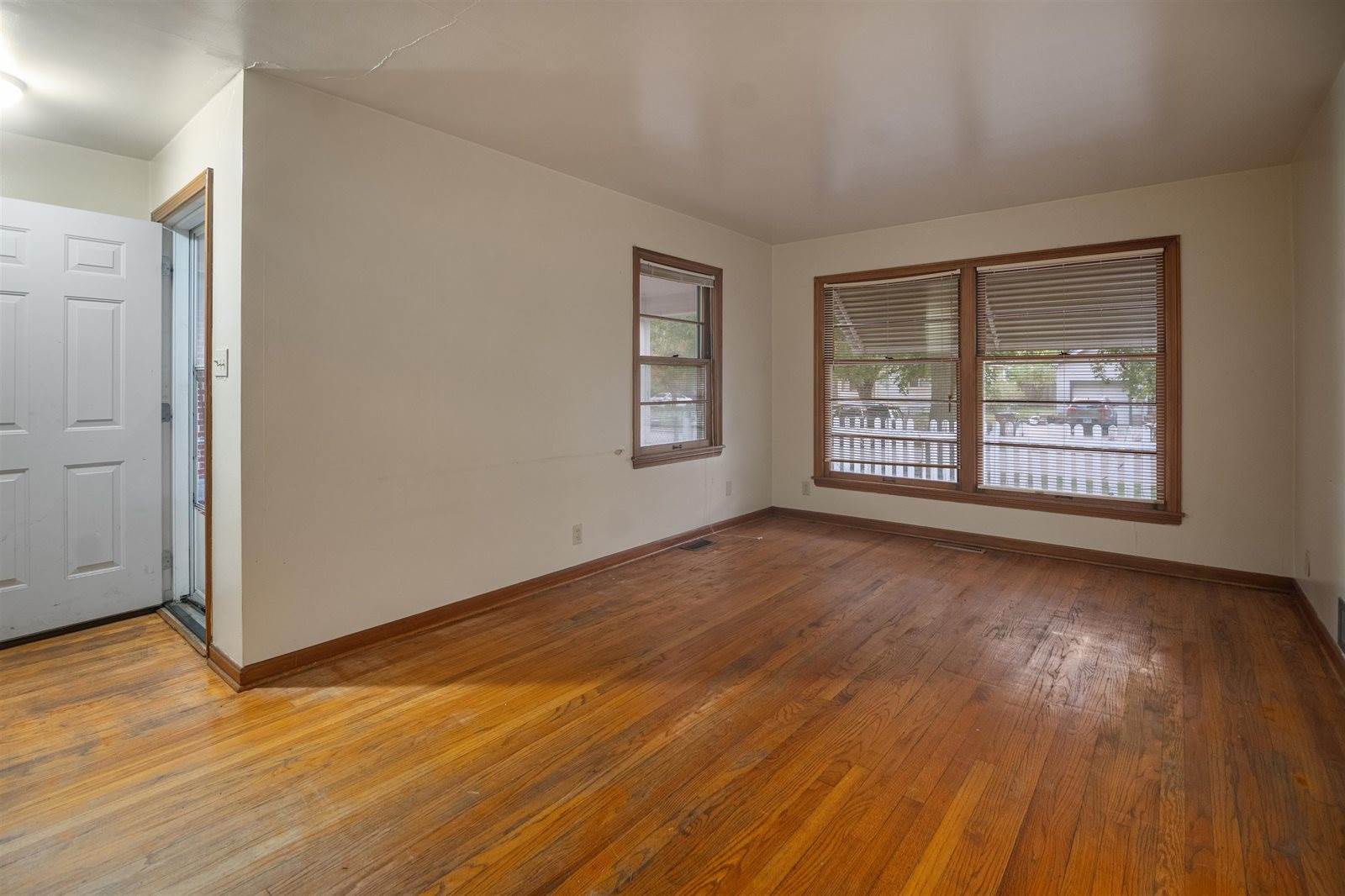 836 South Fountain St, Wichita, KS 67218