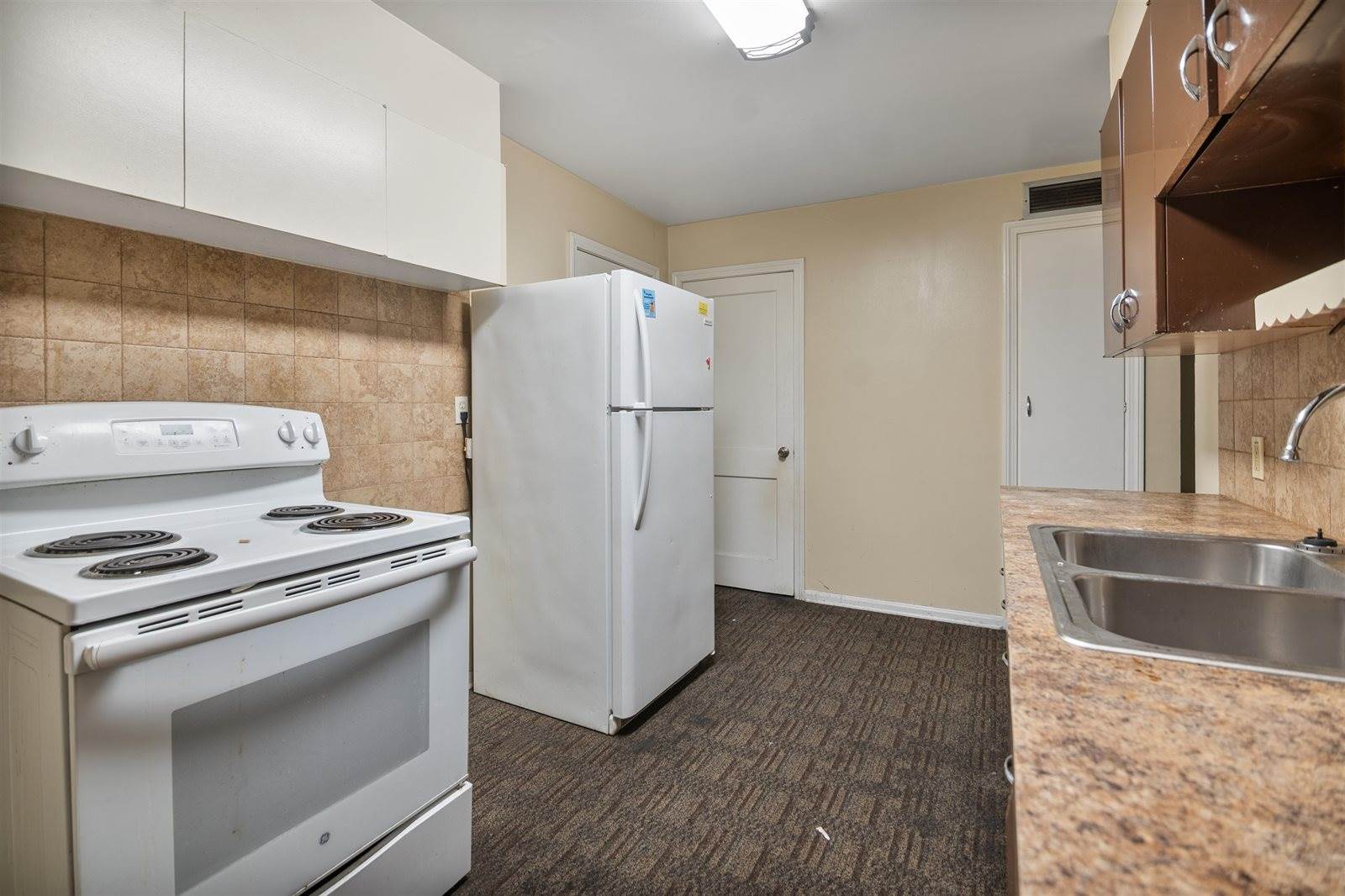 836 South Fountain St, Wichita, KS 67218