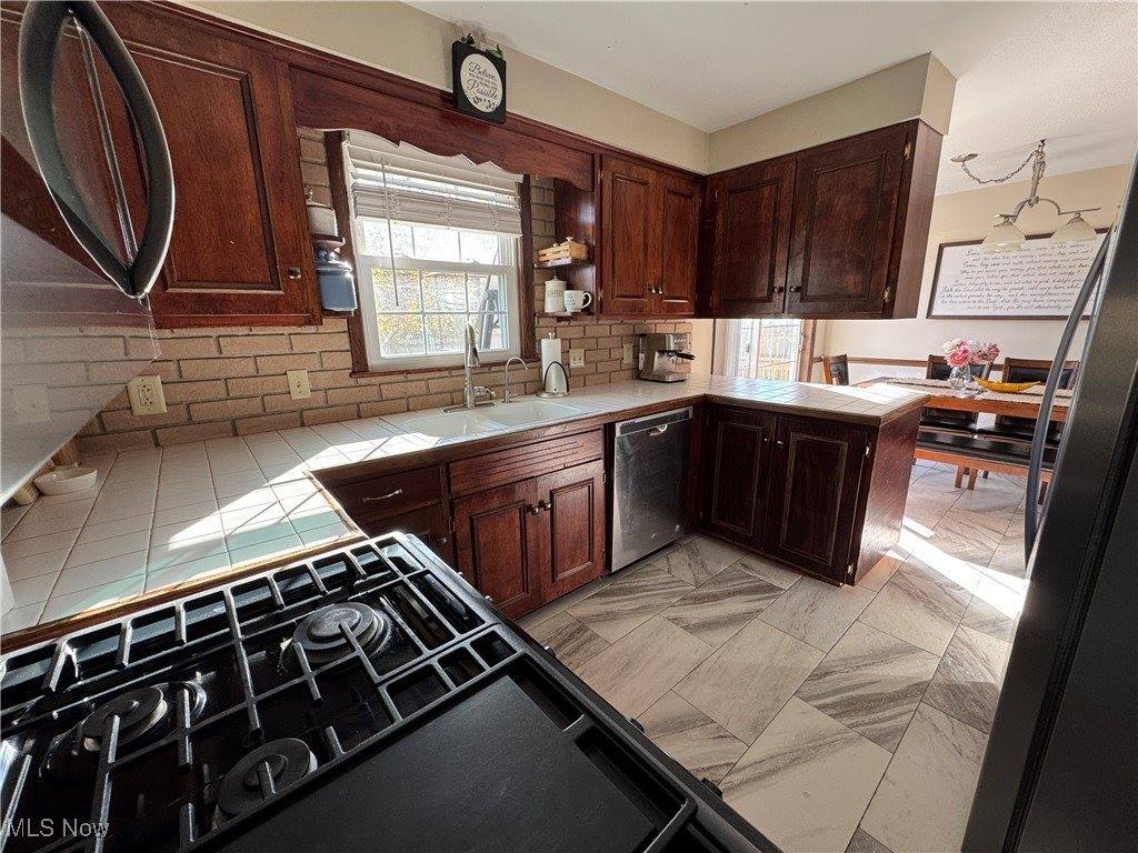 2021 Country Club Avenue, Youngstown, OH 44514