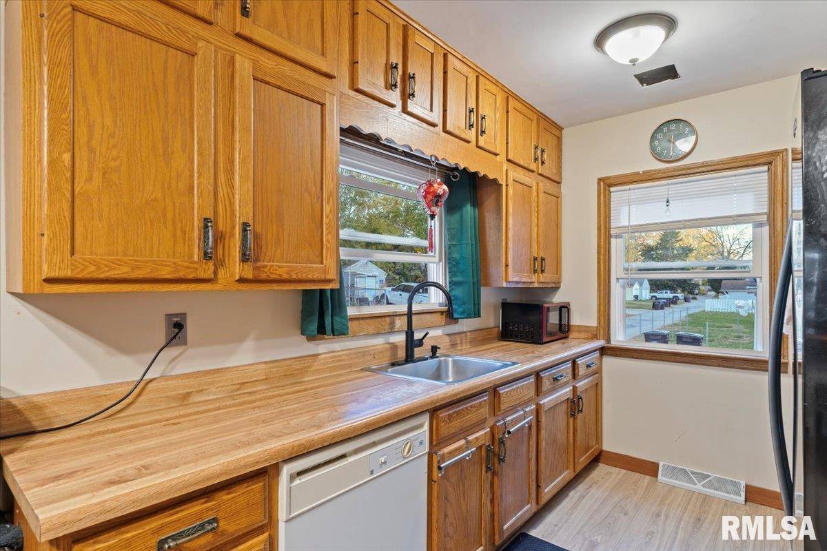 1620 20TH Avenue, Rock Island, IL 61201