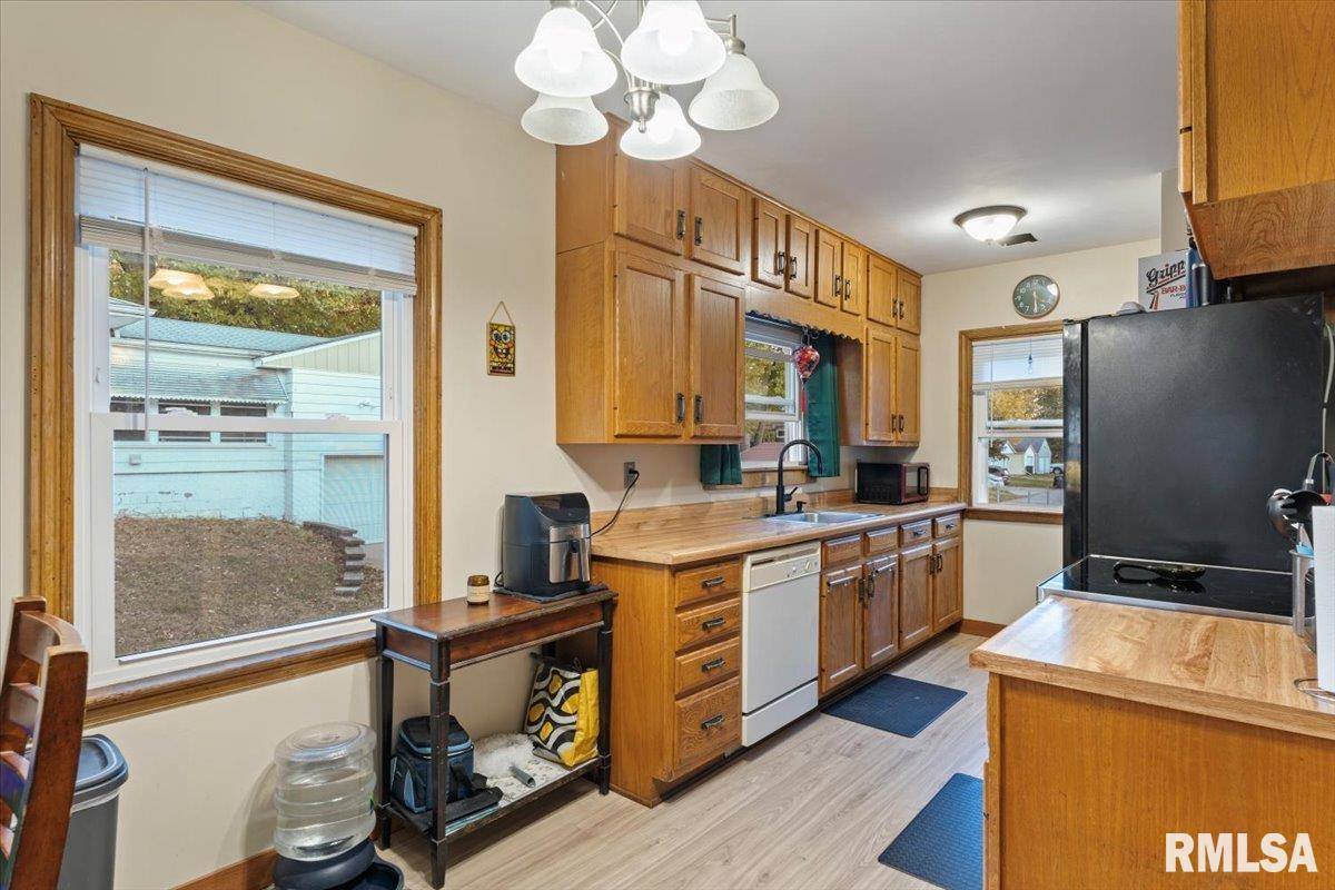 1620 20TH Avenue, Rock Island, IL 61201