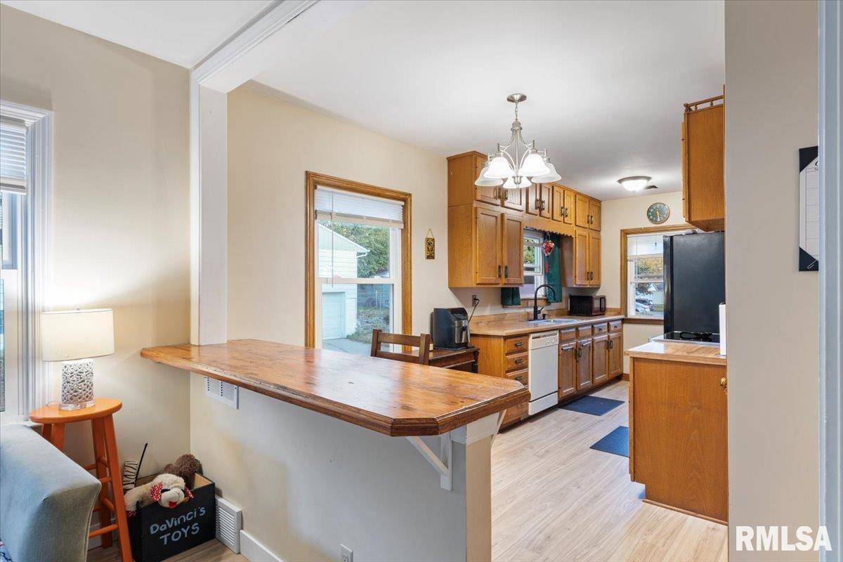 1620 20TH Avenue, Rock Island, IL 61201