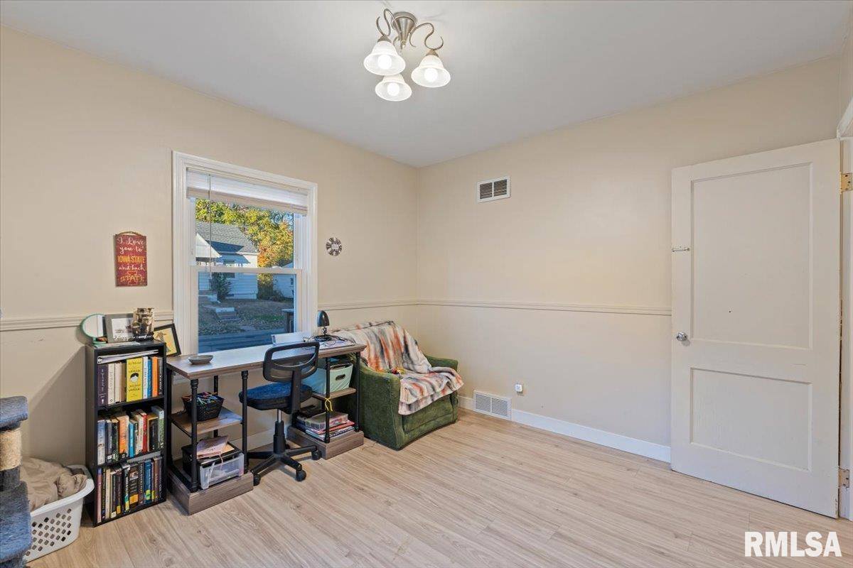 1620 20TH Avenue, Rock Island, IL 61201