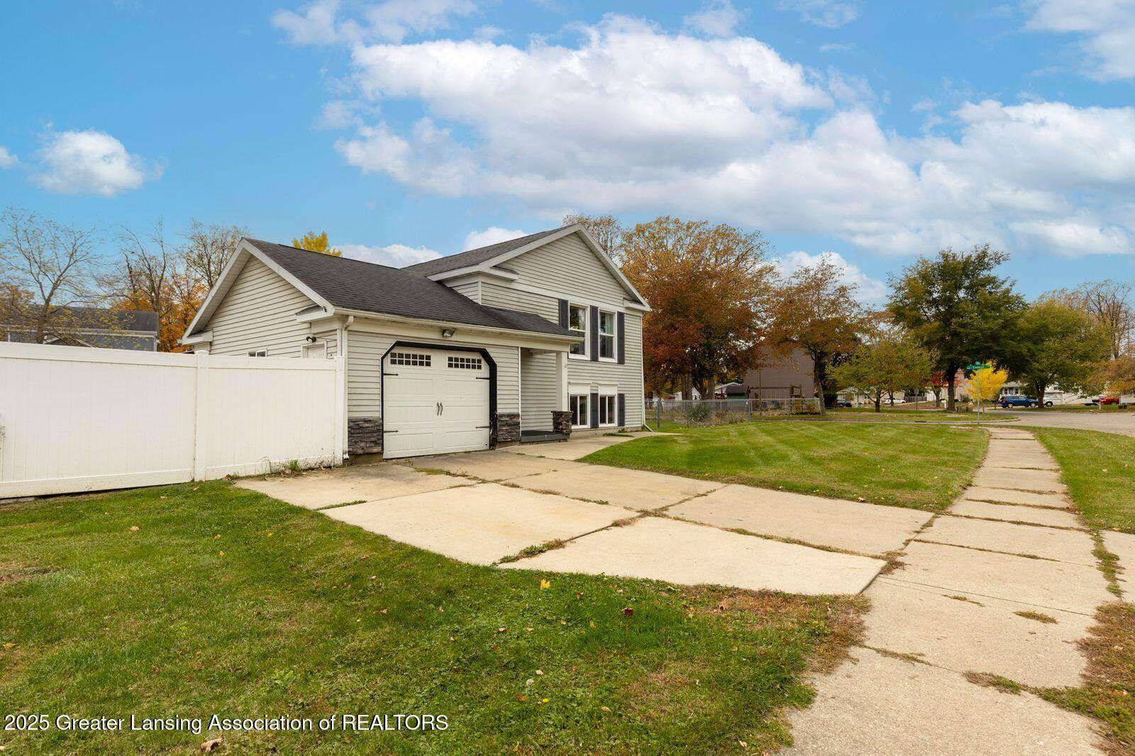 129 Village Drive, LansingCity_Ingham, MI 48911