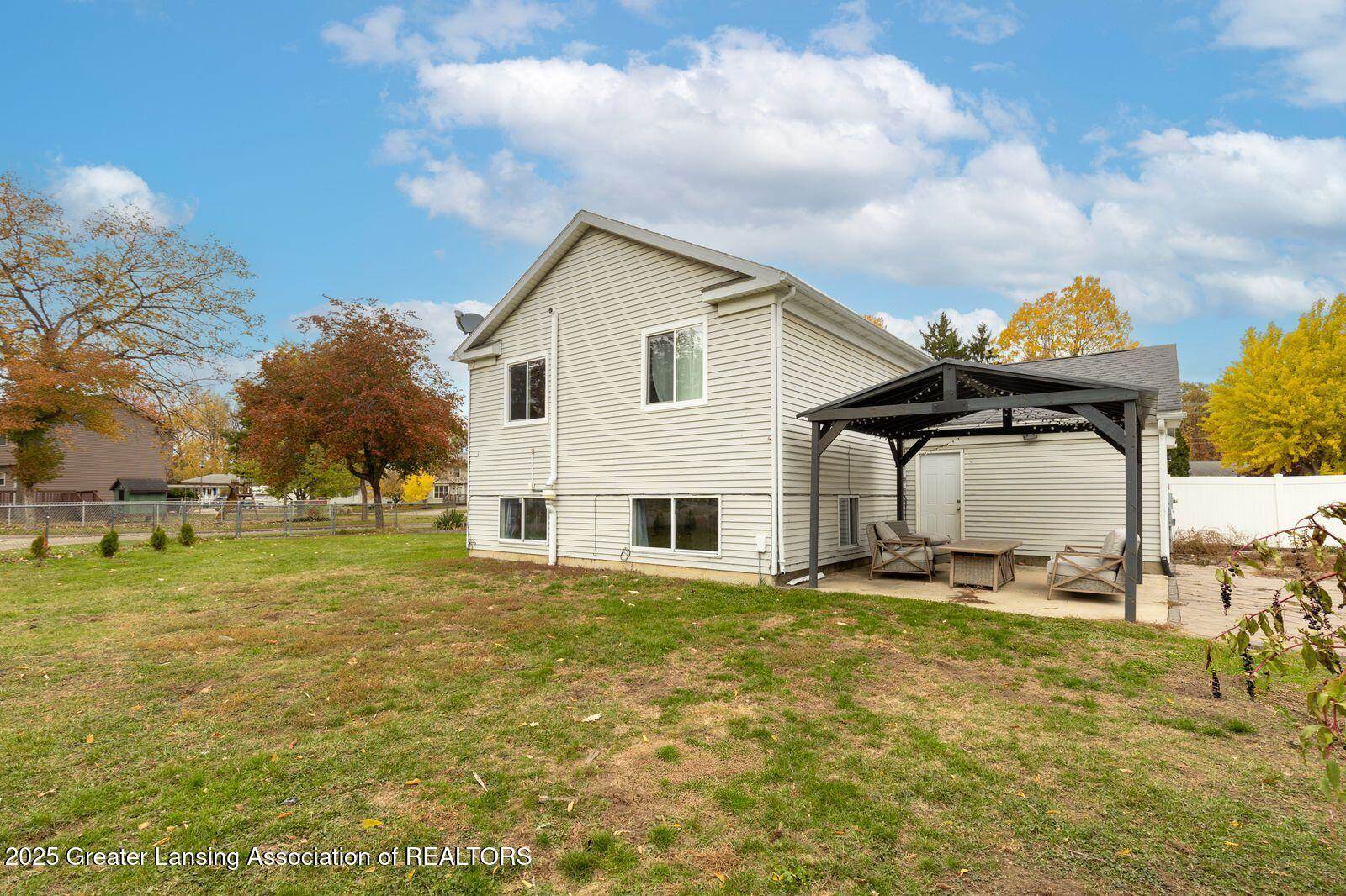 129 Village Drive, LansingCity_Ingham, MI 48911