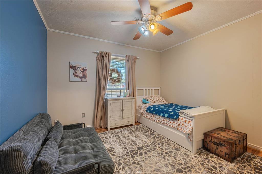 4700 Pembrook Lane, Bryan, TX 77802