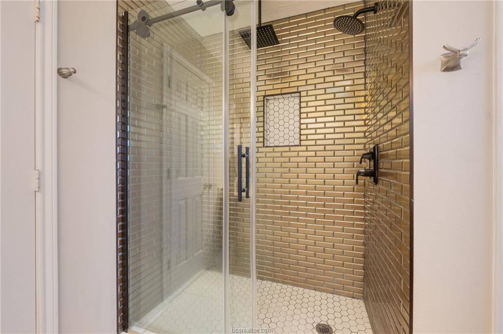 4700 Pembrook Lane, Bryan, TX 77802