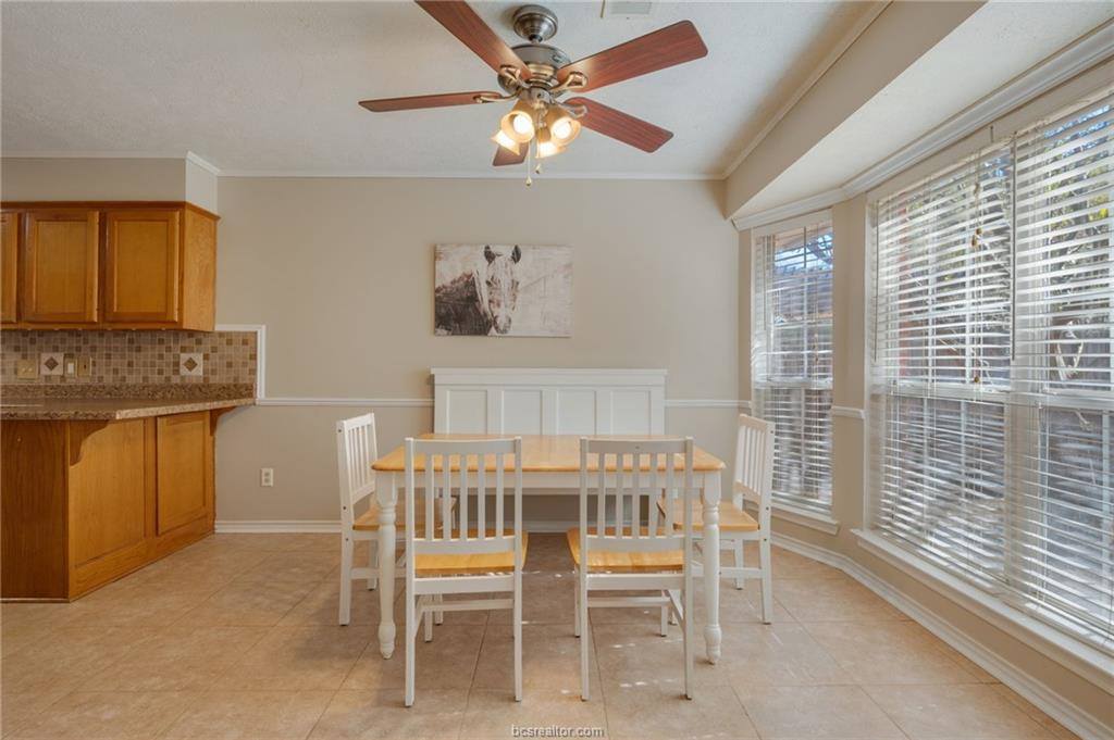 4700 Pembrook Lane, Bryan, TX 77802