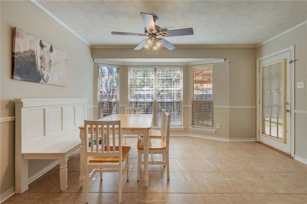 4700 Pembrook Lane, Bryan, TX 77802