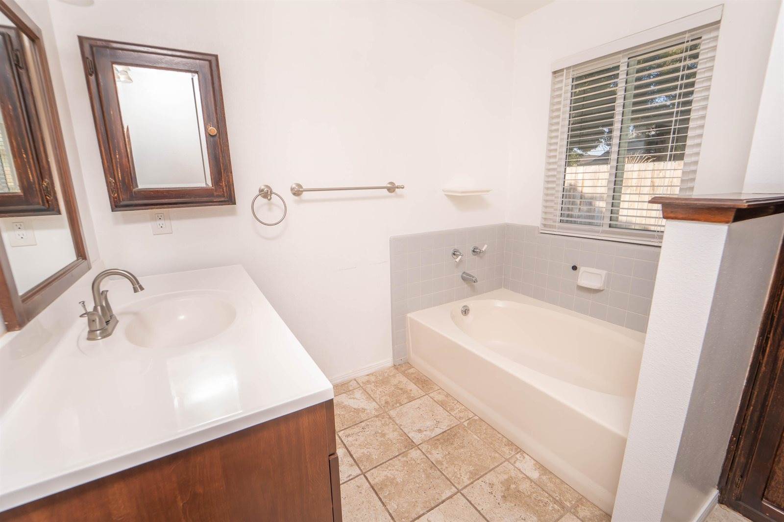 926 Birchwood Court, Hanford, CA 93230