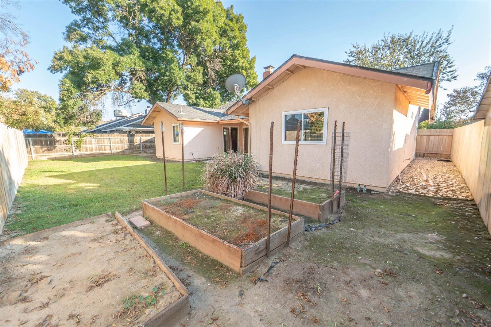 926 Birchwood Court, Hanford, CA 93230