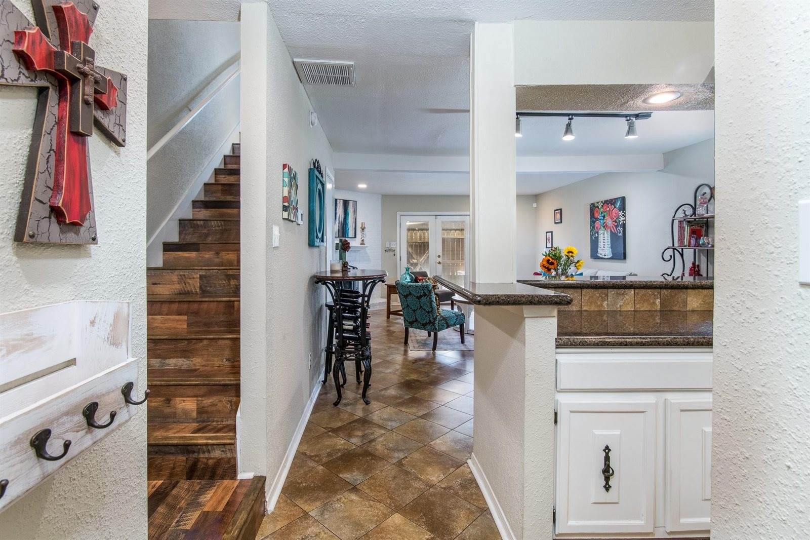 2503 Bering Drive, Houston, TX 77057