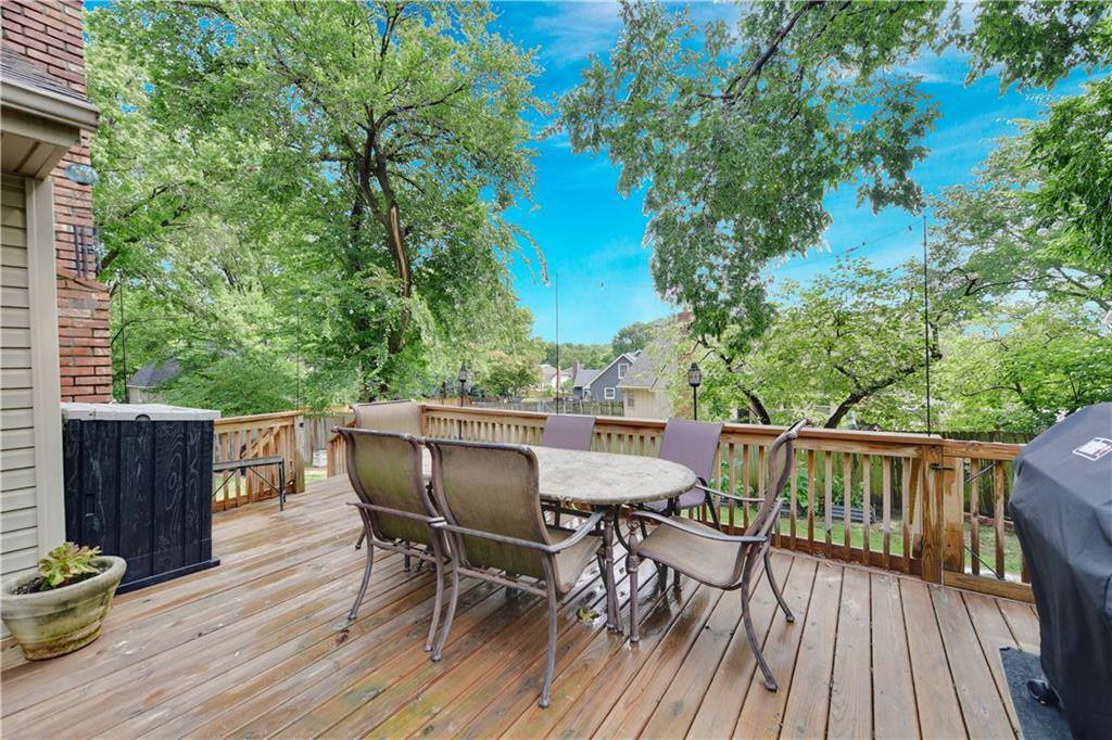 10107 Monrovia Street, Lenexa, KS 66215