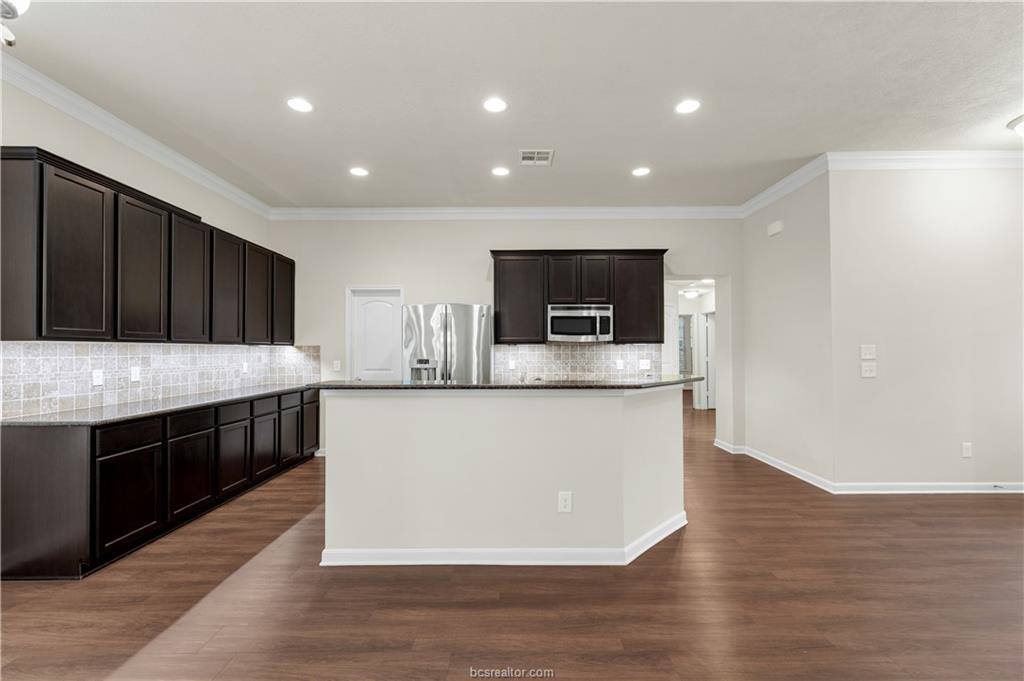 1736 Twin Pond Circle, College Station, TX 77845