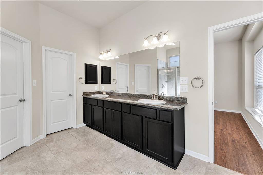 1736 Twin Pond Circle, College Station, TX 77845