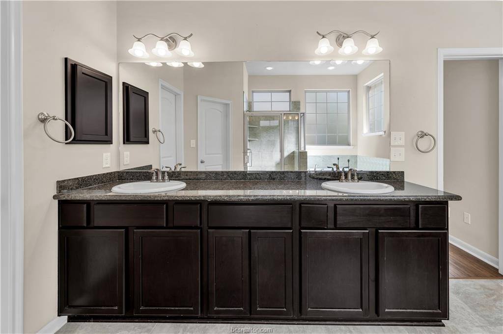 1736 Twin Pond Circle, College Station, TX 77845