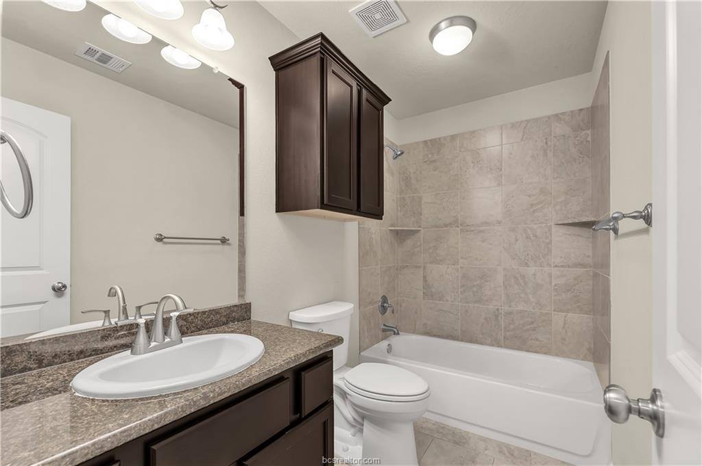 1736 Twin Pond Circle, College Station, TX 77845