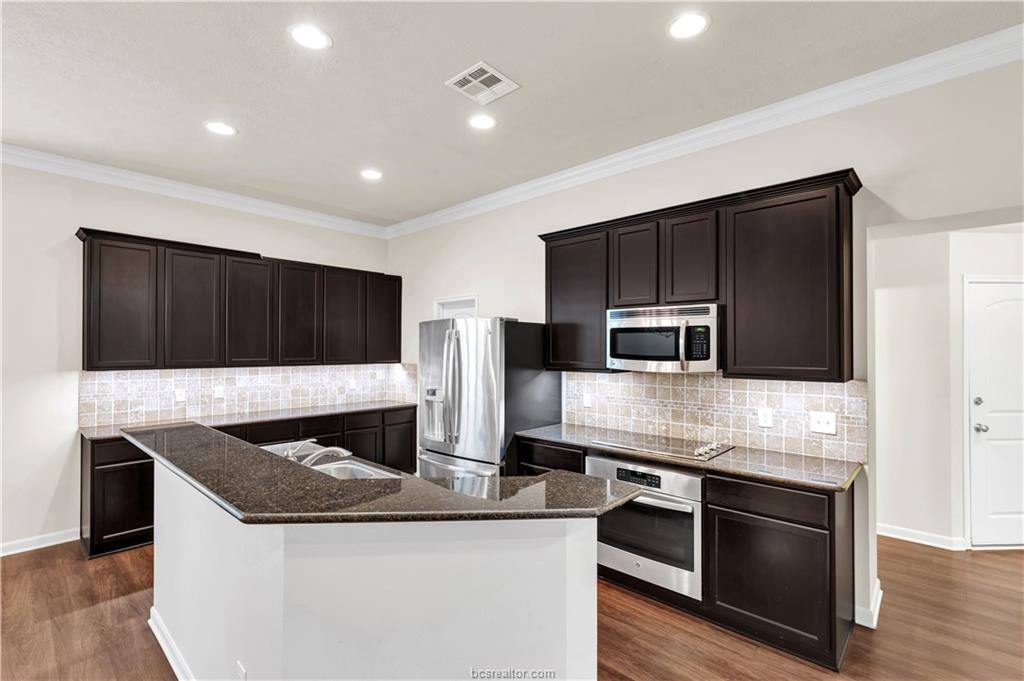 1736 Twin Pond Circle, College Station, TX 77845