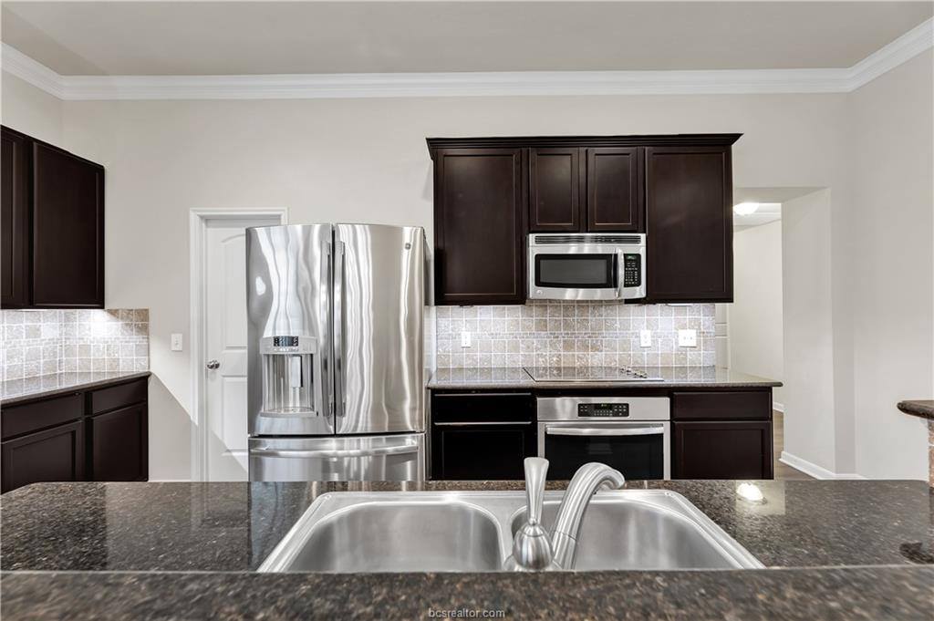 1736 Twin Pond Circle, College Station, TX 77845