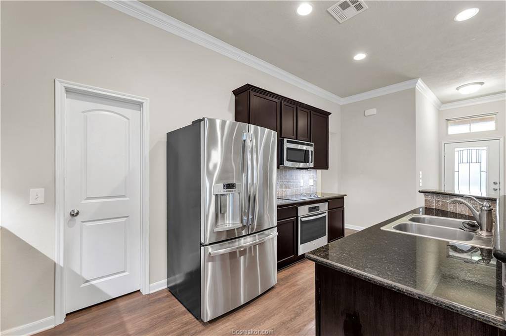 1736 Twin Pond Circle, College Station, TX 77845