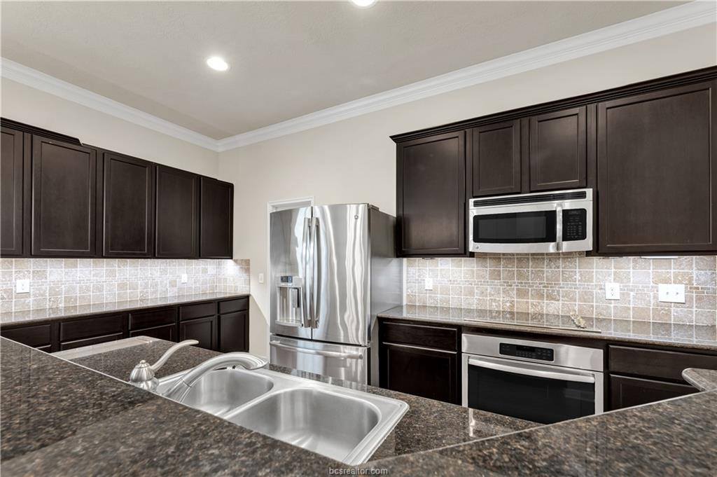 1736 Twin Pond Circle, College Station, TX 77845