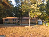 215 Hunt Road, Kathleen, GA 31047