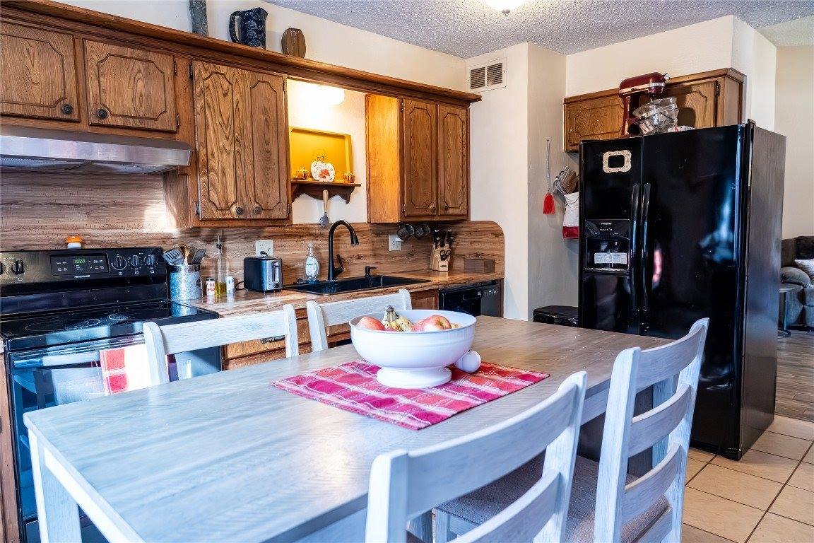 208 Stonewood Drive, Noble, OK 73068