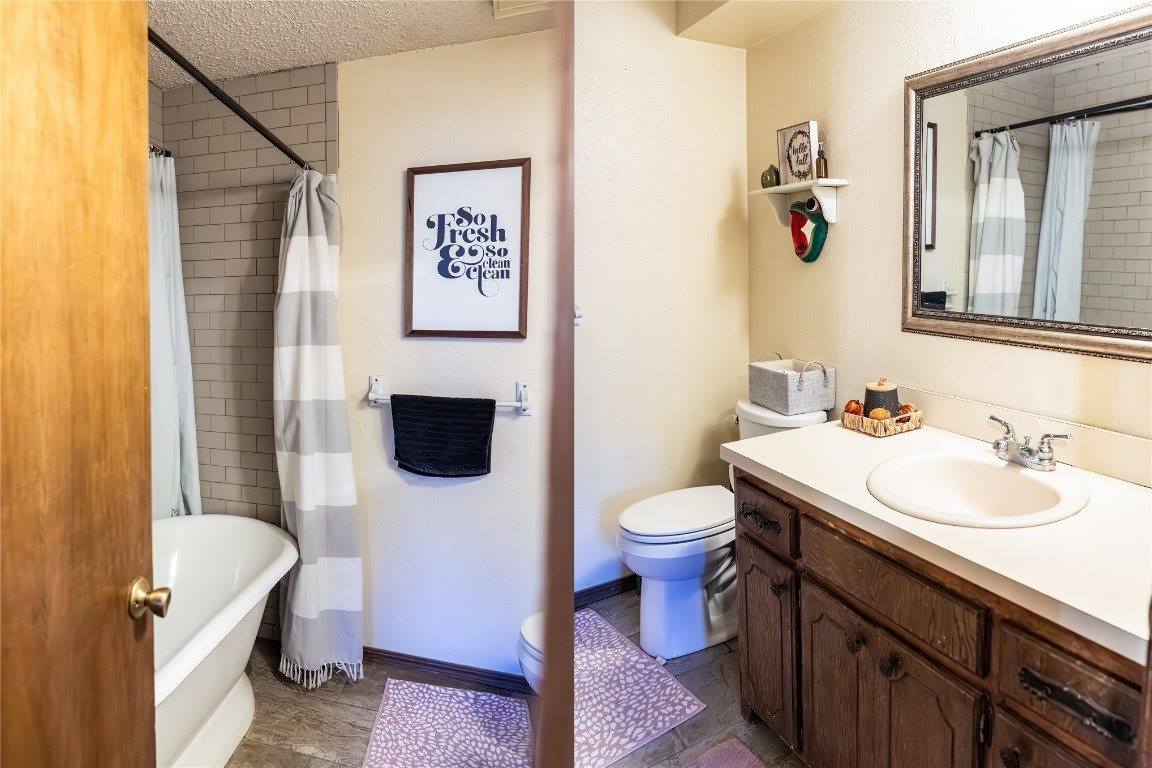 208 Stonewood Drive, Noble, OK 73068