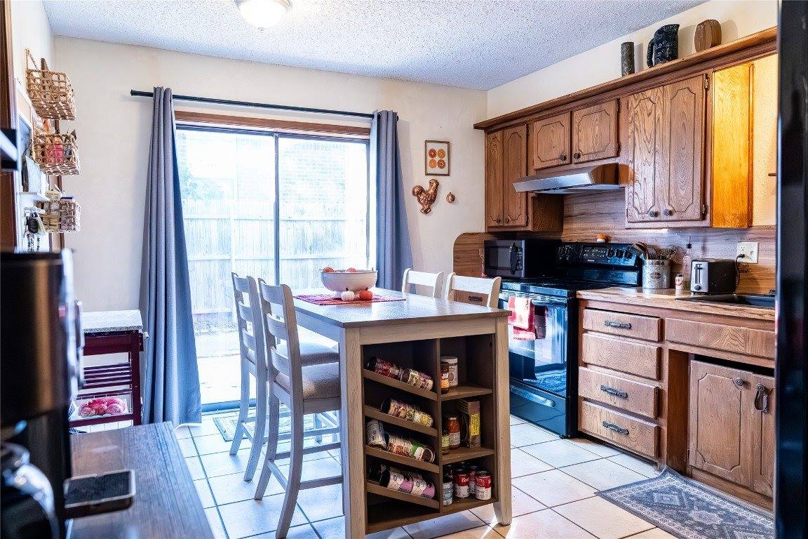 208 Stonewood Drive, Noble, OK 73068