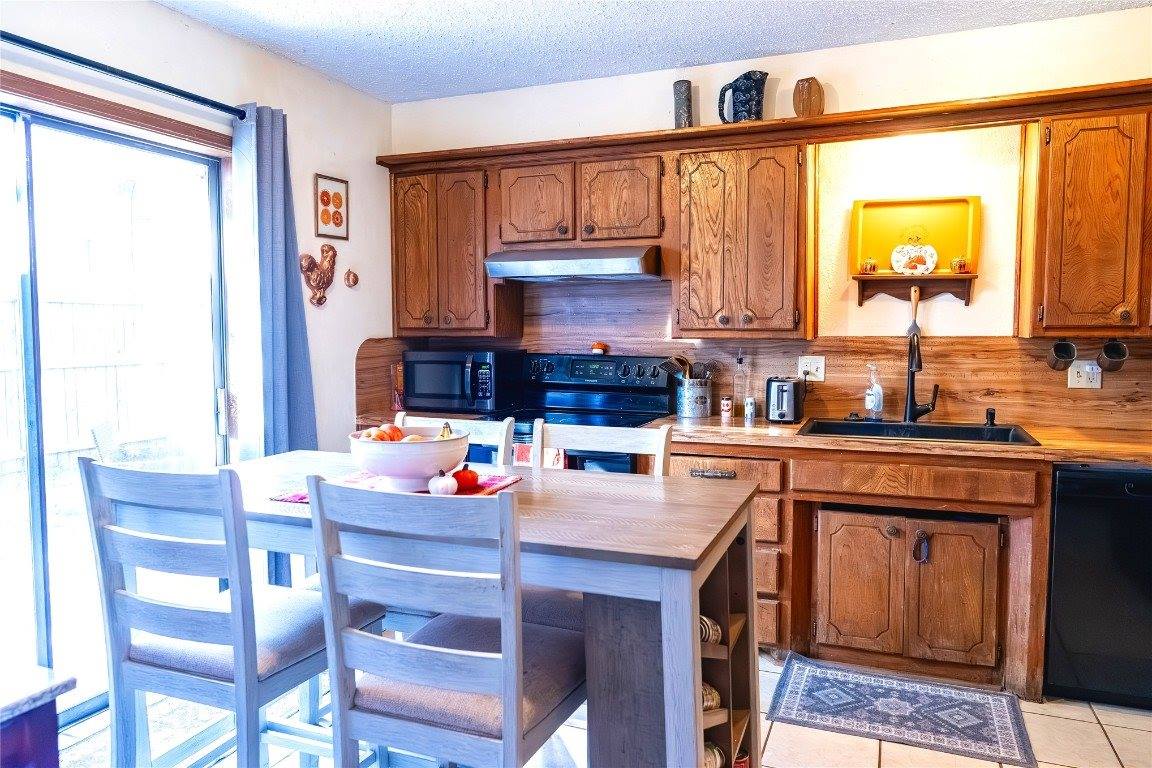 208 Stonewood Drive, Noble, OK 73068