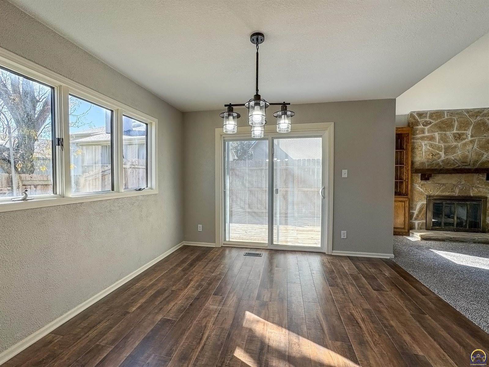 5725 SW Quail Cove CIR, Topeka, KS 66614