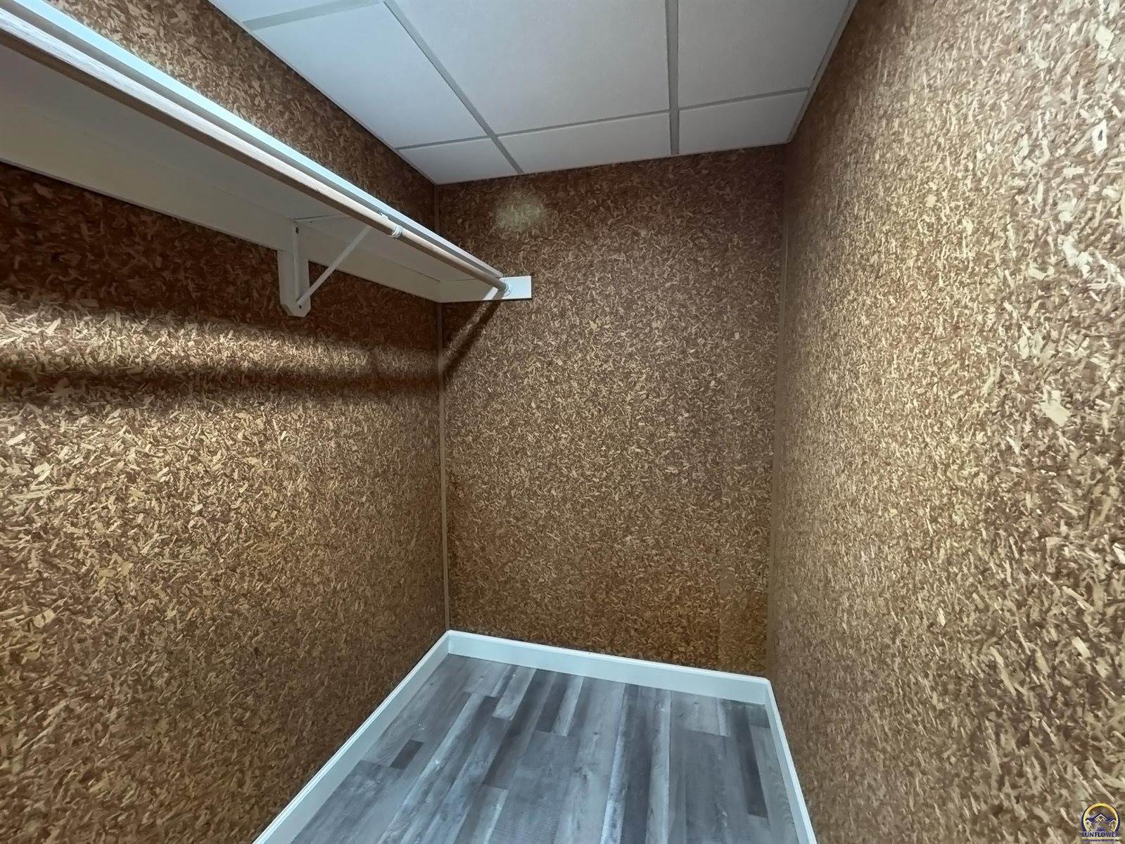 5725 SW Quail Cove CIR, Topeka, KS 66614