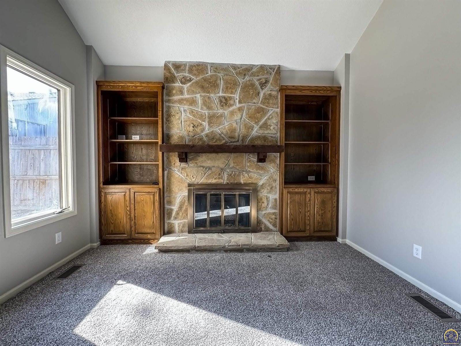 5725 SW Quail Cove CIR, Topeka, KS 66614